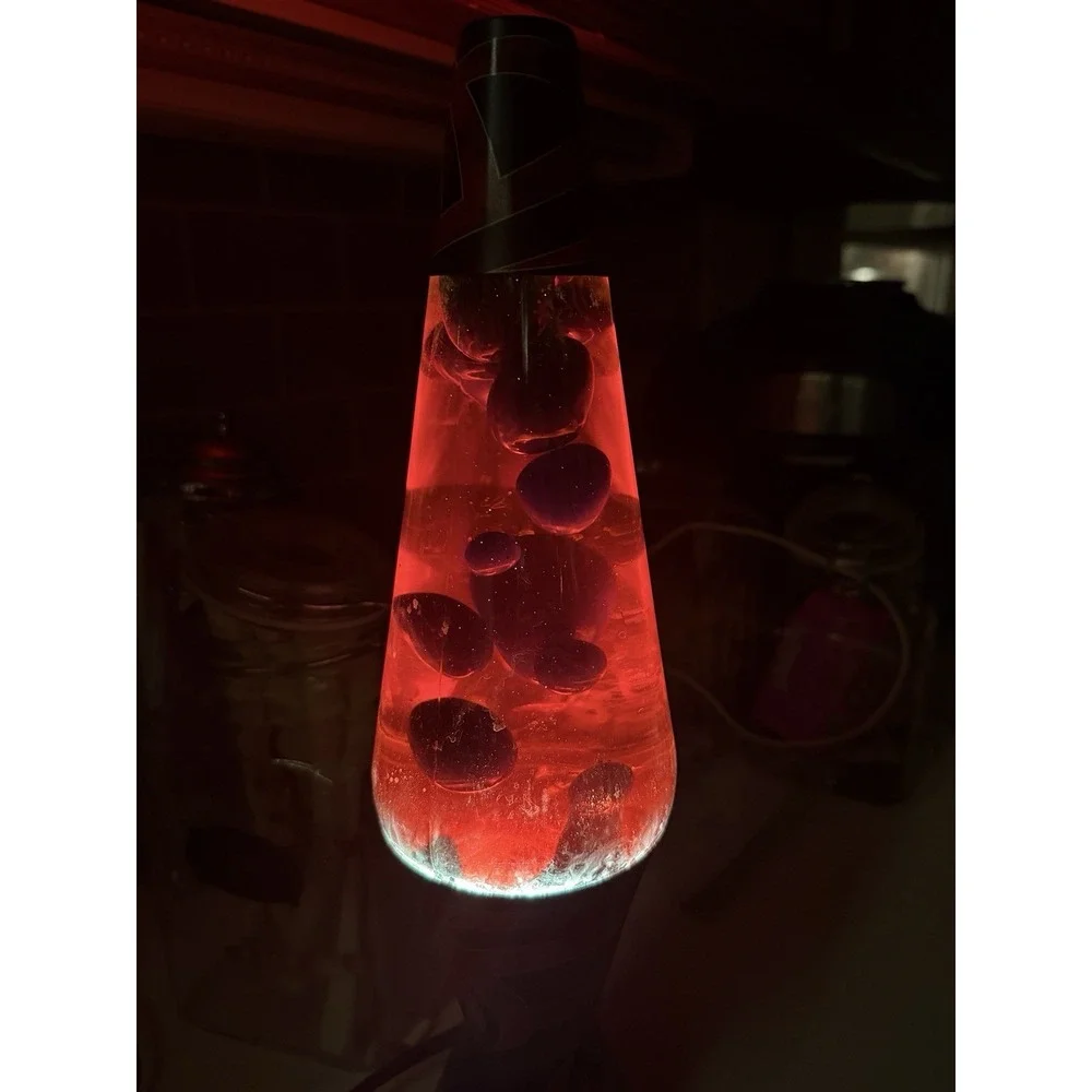 VTG Spencer's Schylling Tribal Red Black The LAVA Lamp 4518 Purple Wax Red Liq